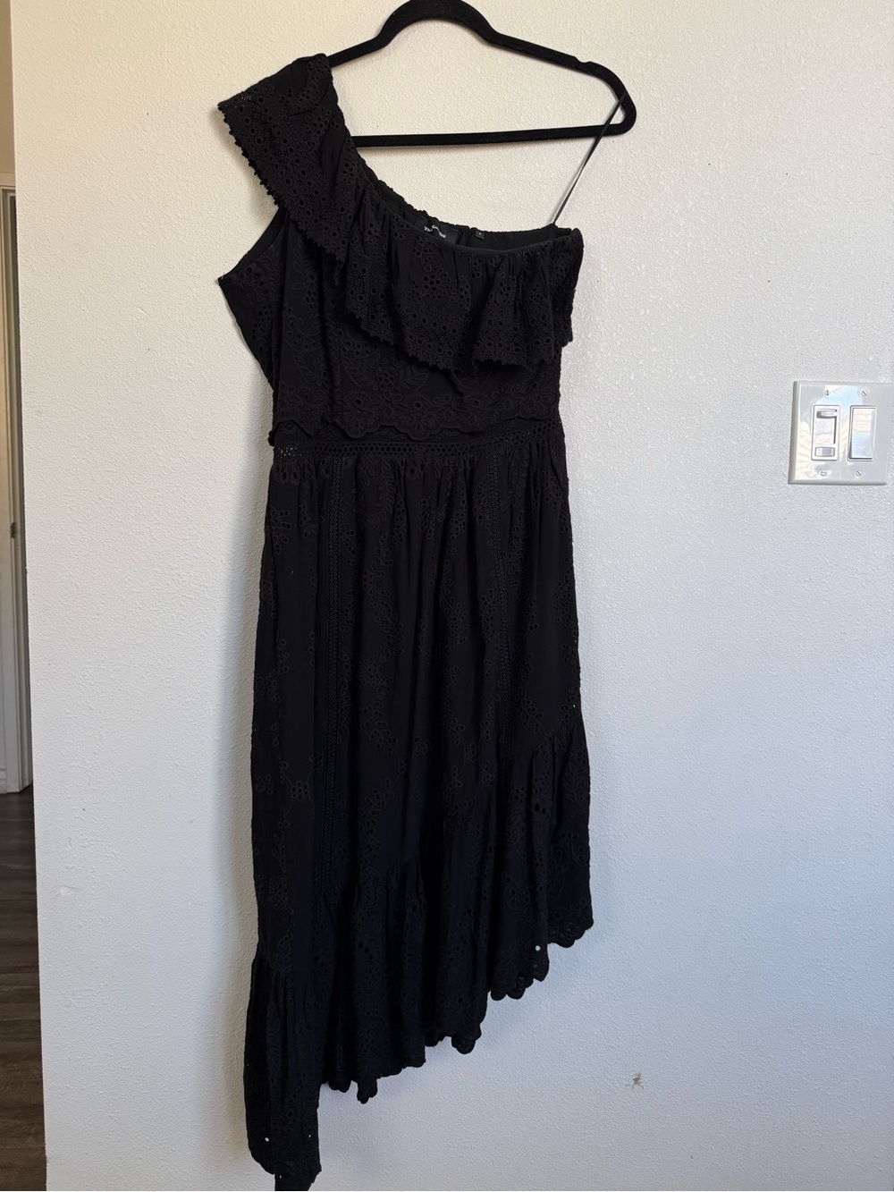 The Kooples Black Eyelet One Shoulder High Low Midi Dress Sz 3 - Picture 4 of 13